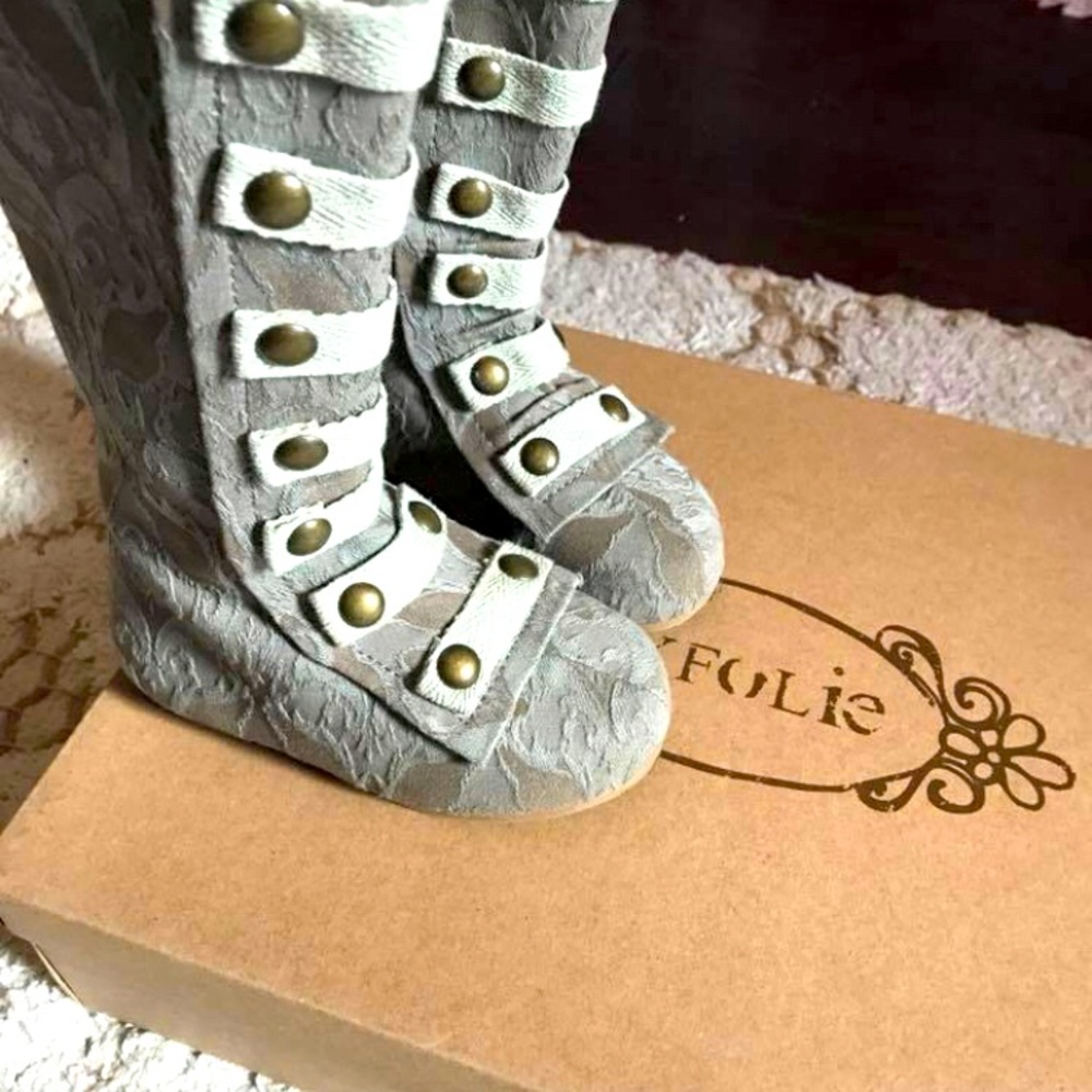 VTG Joyfolie Girls Grey Damask Brocade Tall‎ Boots Military Studded Back Zip 5
